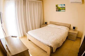 New Day Apartments Paphos Extérieur photo